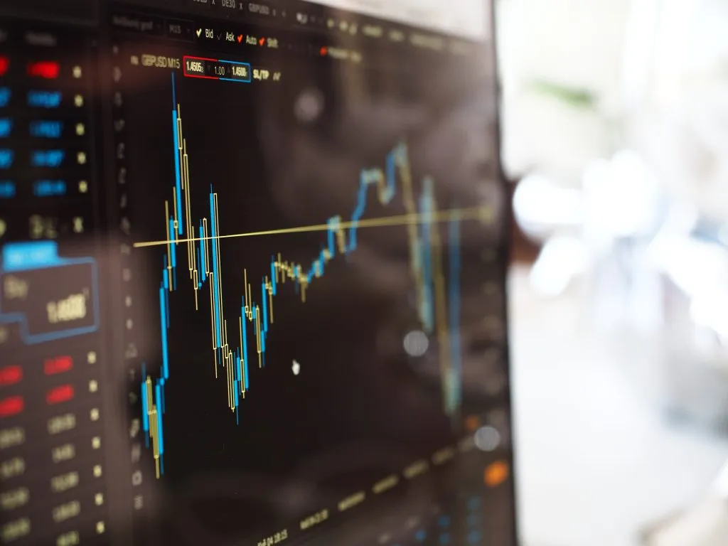Brokerzy ETF vs. tradycyjne biura maklerskie